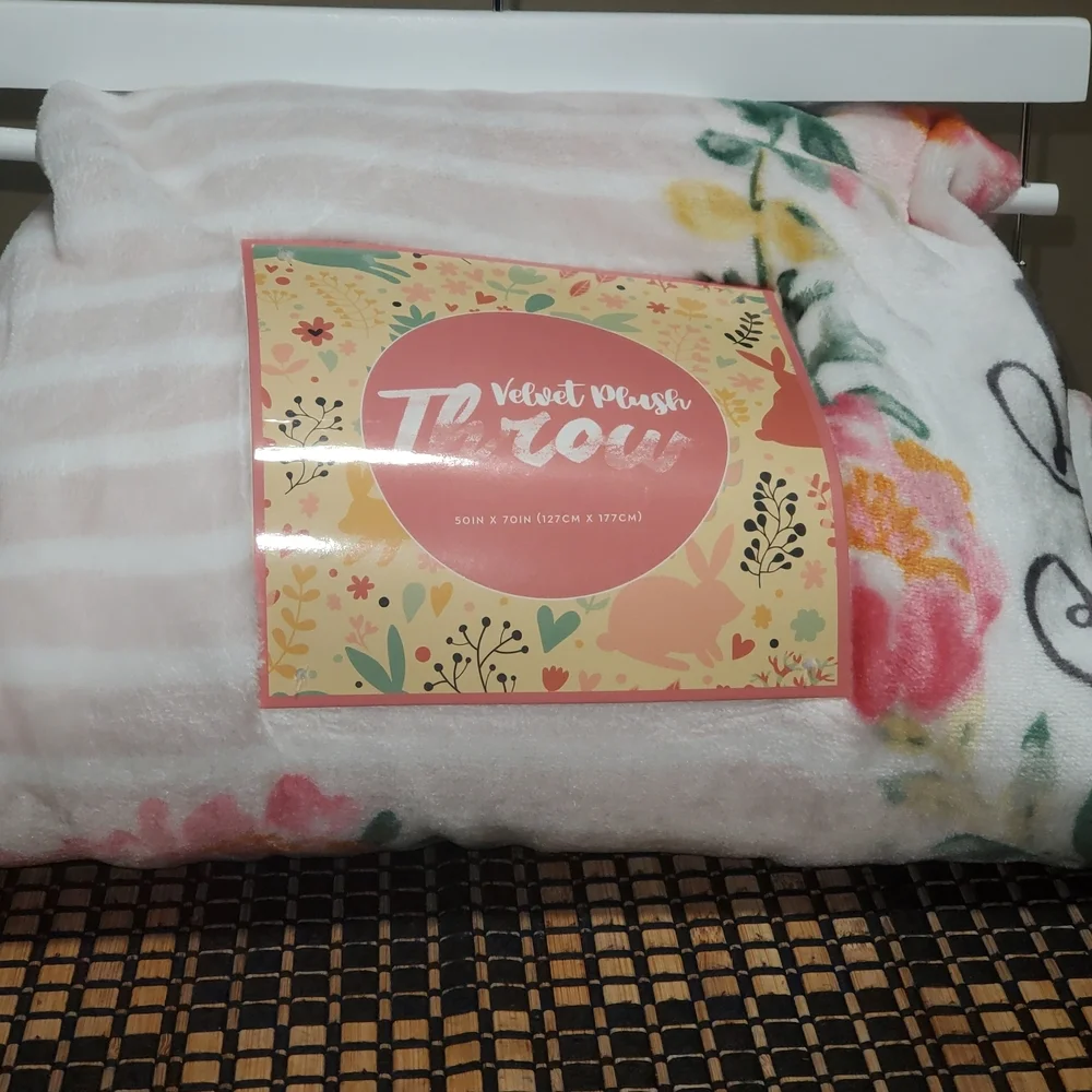 Velvet Plush Throw Blanket - Pink Floral